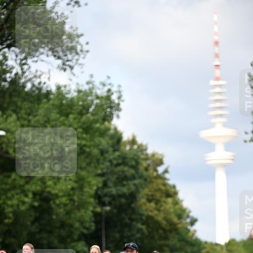 29.06.2025 - hella hamburg halbmarathon Dr. Thomas Lammeyer http://msf.ph/oto/8347174 29.06.2025 10:40:40 Kennedybrücke 1008, 1010, 1102, 1183, 1224, 1284, 3243, 3401, 3699, 3990, 4245, 4902, 4937, 5171, 5246, 5540, 5747, 5809, 5919, 6184, 6417, 8530, 8581, 9229, 9295, 9432, 9694, 9701, 10487, 10531, 10577, 10984 meine-sportfotos.de