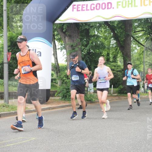 29.06.2025 - hella hamburg halbmarathon KatJ http://msf.ph/oto/8347188 29.06.2025 10:49:54 Zwischen KM18-KM19 1254, 1334, 1573, 1722, 1881, 3001, 3921, 4370, 4665, 5384, 5734 meine-sportfotos.de
