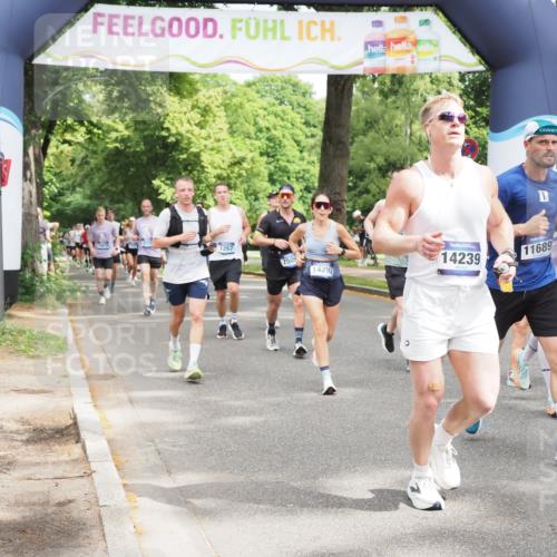 29.06.2025 - hella hamburg halbmarathon MichiJ http://msf.ph/oto/8347204 29.06.2025 10:40:43 Zwischen KM18-KM19 1267, 3334, 5077, 6723, 7509, 7918, 8335, 9032, 10549, 10724, 11009, 11333, 11689, 12607, 12910, 13297, 14239, 15497, 16467, 16780, 18418 meine-sportfotos.de