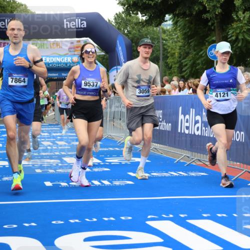 29.06.2025 - hella hamburg halbmarathon Strokosch-Dieckow http://msf.ph/oto/8347227 29.06.2025 10:53:04 Ziel 2111, 2208, 3059, 3258, 3334, 4121, 7509, 7864, 8587, 9093, 9537, 12155, 12367, 12519, 12910, 14323, 14791, 15430, 16986, 18590, 18720, 19208 meine-sportfotos.de