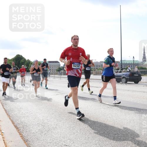 29.06.2025 - hella hamburg halbmarathon Lena Gebhardt http://msf.ph/oto/8347232 29.06.2025 10:13:40 Lombardsbrücke 5546, 4795, 2904, 13920, 5232, 12929, 1007, 1131, 1480, 1747, 1859, 2055, 2359, 2721, 2904, 2961, 2987, 3218, 3360, 3728, 3729, 4001, 4187, 4795, 4950, 5232, 5546, 5631, 5719, 6026, 6489, 6710, 6717, 6724, 7346, 7446, 7447, 7460, 7462, 7913, 8279, 8673, 8913, 9128, 9527, 9612, 9631, 10442, 10443, 10977, 11441, 12313, 12492, 12797, 12928, 12929, 13331, 13928, 15085, 15482, 15663, 15721, 15722, 15922, 16491, 17472, 17474, 17985, 17988, 18222, 18231, 18732 meine-sportfotos.de