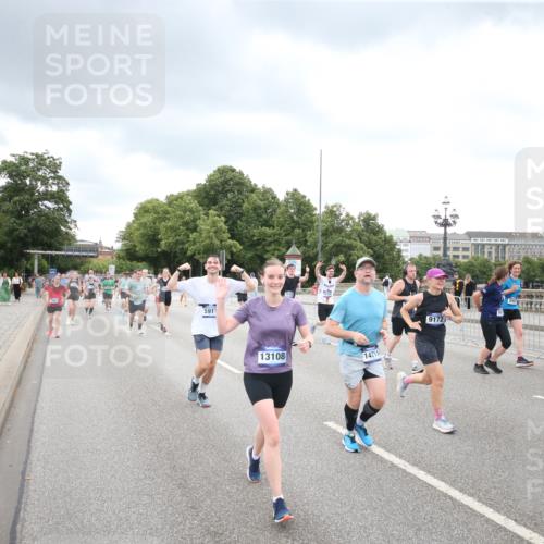 29.06.2025 - hella hamburg halbmarathon Jannik Wohlers http://msf.ph/oto/8347238 29.06.2025 10:56:19 Lombardsbrücke 2143, 2307, 2887, 2991, 3348, 3418, 3438, 3516, 3517, 3520, 3614, 4094, 4118, 4773, 5237, 5438, 5589, 5911, 5944, 6348, 6349, 7307, 7381, 8108, 8150, 8606, 8939, 8943, 9172, 9210, 9402, 9404, 9517, 9902, 9905, 9910, 10138, 10309, 10555, 10569, 10571, 10936, 11047, 11089, 11204, 12221, 12328, 12354, 12543, 12993, 13096, 13108, 13801, 13834, 14117, 14472, 14711, 14746, 15215, 15748, 15823, 16034, 17797, 18197 meine-sportfotos.de