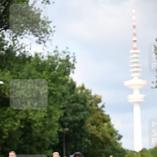 29.06.2025 - hella hamburg halbmarathon Dr. Thomas Lammeyer http://msf.ph/oto/8347247 29.06.2025 10:40:40 Kennedybrücke 1008, 1010, 1102, 1183, 1224, 1284, 3243, 3401, 3699, 3990, 4245, 4902, 4937, 5171, 5246, 5540, 5747, 5809, 5919, 6184, 6417, 8530, 8581, 9229, 9295, 9432, 9694, 9701, 10487, 10531, 10577, 10984 meine-sportfotos.de
