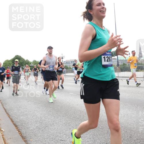 29.06.2025 - hella hamburg halbmarathon Lena Gebhardt http://msf.ph/oto/8347258 29.06.2025 10:38:31 Lombardsbrücke 8718, 16174, 3841, 1267, 094, 56, 1196, 1394, 1457, 1596, 1721, 1742, 1791, 1901, 1966, 2113, 2151, 2498, 2576, 2660, 2693, 2786, 3010, 3094, 3095, 3216, 3242, 3286, 3323, 3338, 3635, 3636, 3716, 3726, 3777, 3841, 3927, 4028, 4139, 4155, 4159, 4259, 4260, 4316, 4414, 4883, 4921, 5085, 5089, 5155, 5300, 5617, 5684, 5713, 5735, 5913, 6199, 6200, 6695, 6696, 6751, 6875, 6930, 7117, 7118, 7148, 7165, 7263, 7371, 7552, 7561, 7629, 7692, 7849, 7868, 7914, 8367 meine-sportfotos.de