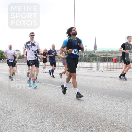 29.06.2025 - hella hamburg halbmarathon Lena Gebhardt http://msf.ph/oto/8347277 29.06.2025 10:47:52 Lombardsbrücke 391, 18415, 1045, 16018, 1045, 1174, 1175, 1246, 1392, 1434, 1618, 1639, 1701, 1926, 2148, 2163, 2197, 2407, 2491, 2545, 2650, 2704, 2790, 2882, 2994, 3049, 3339, 3468, 4037, 4327, 4423, 4856, 4974, 4975, 5621, 5622, 5886, 5895, 6255, 6256, 7240, 7393, 7394, 7403, 7427, 7916, 7970, 8077, 8270, 8310, 8521, 8550, 8774, 9356, 9687, 9696, 9697, 10658, 10777, 10794, 10991, 11351, 11458, 11548, 11730, 11738, 11781, 11802, 11909, 12431 meine-sportfotos.de