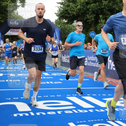 29.06.2025 - hella hamburg halbmarathon Strokosch-Dieckow http://msf.ph/oto/8347301 29.06.2025 10:53:02 Ziel 2111, 2208, 3059, 3258, 3334, 4121, 4770, 5907, 7509, 7864, 8587, 9093, 9537, 12155, 12367, 12519, 12910, 14323, 14791, 15430, 18590, 18720, 19208 meine-sportfotos.de