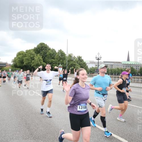 29.06.2025 - hella hamburg halbmarathon Jannik Wohlers http://msf.ph/oto/8347327 29.06.2025 10:56:20 Lombardsbrücke 2143, 2307, 2887, 2932, 2991, 3348, 3418, 3438, 3516, 3517, 3520, 3614, 4094, 4118, 4773, 5438, 5589, 5911, 5944, 6348, 6349, 7381, 8108, 8150, 8606, 8939, 8943, 9172, 9210, 9402, 9404, 9517, 9902, 9905, 9910, 10138, 10309, 10555, 10569, 10571, 10936, 11047, 11089, 11204, 12221, 12328, 12354, 12993, 13096, 13108, 13273, 13671, 13801, 13834, 14117, 14472, 14711, 14746, 15215, 15748, 15823, 16034, 18197 meine-sportfotos.de