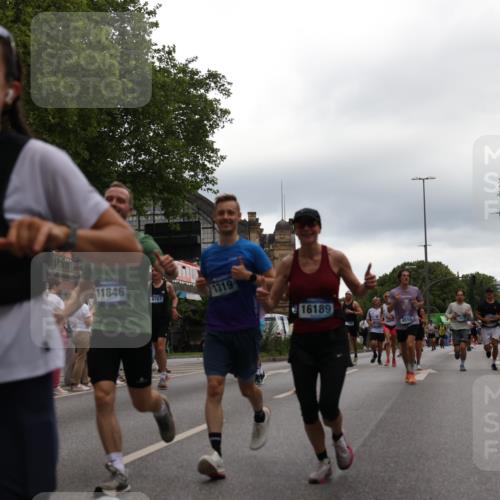 29.06.2025 - hella hamburg halbmarathon Yannick Fuchs http://msf.ph/oto/8347426 29.06.2025 10:52:30 20KM 1319, 1833, 2159, 2250, 2619, 2711, 2996, 3251, 4550, 4767, 5675, 6592, 6860, 7659, 7856, 8089, 8392, 9156, 9230, 9353, 9553, 9555, 9835, 10020, 10268, 10319, 10518, 10539, 10703, 11394, 11605, 11808, 11846, 12378, 12495, 12734, 12735, 12809, 12879, 13287, 13512, 13654, 13694, 14355, 14673, 15197, 16189, 16206, 16409, 16924, 17531, 17665, 17814, 17839, 17931, 17967, 18556, 18682, 18727, 18833, 18985, 19002, 19003 meine-sportfotos.de