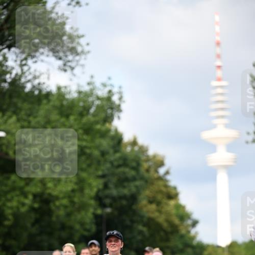 29.06.2025 - hella hamburg halbmarathon Dr. Thomas Lammeyer http://msf.ph/oto/8347460 29.06.2025 10:40:41 Kennedybrücke 1008, 1010, 1102, 1183, 1224, 1284, 3243, 3401, 3699, 3990, 4245, 4902, 4937, 5171, 5246, 5540, 5747, 5809, 5919, 6184, 6417, 7632, 8530, 8581, 9229, 9295, 9432, 9694, 9701, 9806, 10487, 10531, 10577, 10984 meine-sportfotos.de