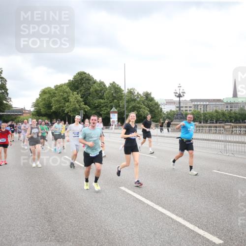 29.06.2025 - hella hamburg halbmarathon Jannik Wohlers http://msf.ph/oto/8347470 29.06.2025 10:56:22 Lombardsbrücke 2143, 2307, 2887, 2932, 2991, 3348, 3387, 3418, 3438, 3516, 3517, 3614, 4094, 4118, 4773, 5438, 5589, 5911, 5944, 6348, 6349, 7381, 8150, 8939, 8943, 9172, 9210, 9402, 9404, 9517, 9902, 9905, 9910, 10138, 10309, 10571, 10632, 10936, 11047, 11089, 11204, 12221, 12328, 12345, 12354, 12993, 13108, 13273, 13671, 13801, 13834, 14117, 14472, 14711, 14746, 15215, 15630, 15748, 15823, 18197 meine-sportfotos.de