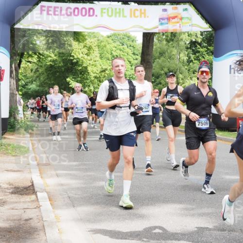 29.06.2025 - hella hamburg halbmarathon MichiJ http://msf.ph/oto/8347471 29.06.2025 10:40:44 Zwischen KM18-KM19 1267, 2771, 3334, 5077, 6723, 7509, 7918, 8335, 9032, 10263, 10549, 10724, 11009, 11333, 11689, 12607, 12910, 13297, 14239, 15497, 16467, 16780, 18418 meine-sportfotos.de