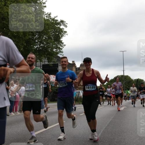 29.06.2025 - hella hamburg halbmarathon Yannick Fuchs http://msf.ph/oto/8347477 29.06.2025 10:52:30 20KM 1319, 1833, 2159, 2250, 2619, 2711, 2996, 3251, 4550, 4767, 5675, 6592, 6860, 7659, 7856, 8089, 8392, 9156, 9230, 9353, 9553, 9555, 9835, 10020, 10268, 10319, 10518, 10539, 10703, 11394, 11605, 11808, 11846, 12378, 12495, 12734, 12735, 12809, 12879, 13287, 13512, 13654, 13694, 14355, 14673, 15197, 16189, 16206, 16409, 16924, 17531, 17665, 17814, 17839, 17931, 17967, 18556, 18682, 18727, 18833, 18985, 19002, 19003 meine-sportfotos.de