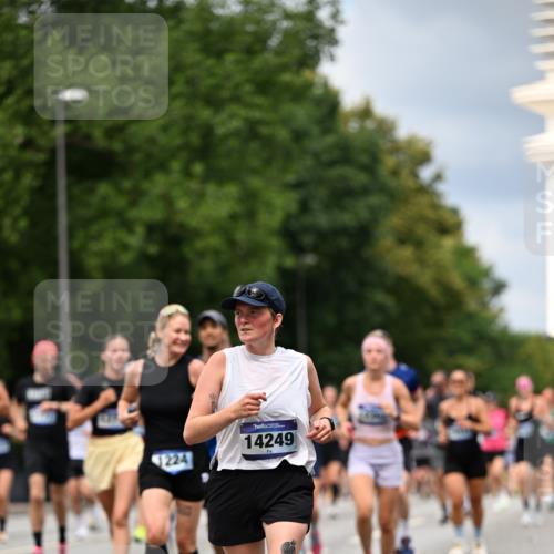 29.06.2025 - hella hamburg halbmarathon Dr. Thomas Lammeyer http://msf.ph/oto/8347478 29.06.2025 10:40:42 Kennedybrücke 1008, 1010, 1102, 1183, 1224, 1284, 3243, 3401, 3699, 4245, 4937, 5171, 5246, 5540, 5747, 5809, 5919, 6184, 6417, 7632, 8530, 8581, 9229, 9295, 9432, 9694, 9701, 9806, 10487, 10531, 10577, 10984 meine-sportfotos.de