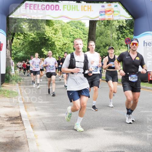 29.06.2025 - hella hamburg halbmarathon MichiJ http://msf.ph/oto/8347479 29.06.2025 10:40:44 Zwischen KM18-KM19 1267, 2771, 3334, 5077, 6723, 7509, 7918, 8335, 9032, 10263, 10549, 10724, 11009, 11333, 11689, 12607, 12910, 13297, 14239, 15497, 16467, 16780, 18418 meine-sportfotos.de