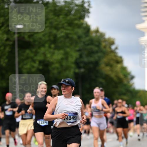 29.06.2025 - hella hamburg halbmarathon Dr. Thomas Lammeyer http://msf.ph/oto/8347505 29.06.2025 10:40:43 Kennedybrücke 1008, 1010, 1102, 1224, 1284, 3243, 3401, 3699, 4245, 4937, 5171, 5246, 5540, 5747, 5809, 5919, 6184, 6417, 7632, 8530, 8581, 9229, 9295, 9432, 9694, 9701, 9806, 10487, 10531, 10577, 10984 meine-sportfotos.de
