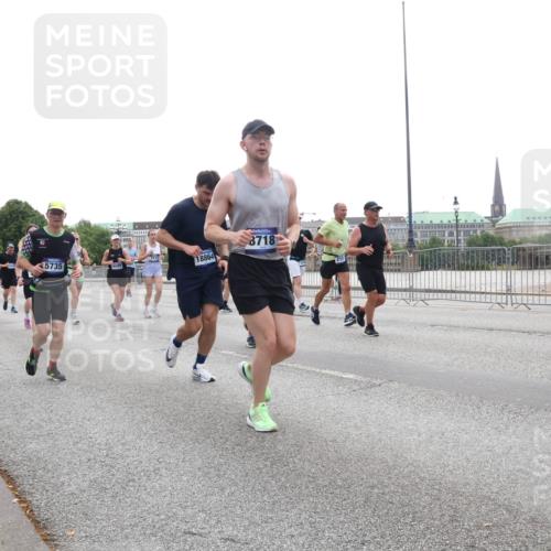 29.06.2025 - hella hamburg halbmarathon Lena Gebhardt http://msf.ph/oto/8347534 29.06.2025 10:38:32 Lombardsbrücke 1902, 16174, 45735, 18864, 8718, 56, 1196, 1394, 1457, 1596, 1721, 1742, 1791, 1901, 1966, 2113, 2151, 2498, 2576, 2660, 2693, 2786, 3010, 3094, 3095, 3216, 3242, 3286, 3323, 3338, 3635, 3636, 3716, 3726, 3777, 3841, 3927, 4028, 4139, 4155, 4159, 4259, 4260, 4316, 4414, 4883, 5085, 5089, 5155, 5300, 5617, 5684, 5713, 5735, 5913, 6199, 6200, 6695, 6696, 6751, 6875, 6930, 7117, 7118, 7148, 7165, 7263, 7371, 7552, 7561, 7692, 7849, 7868, 7914, 8367 meine-sportfotos.de