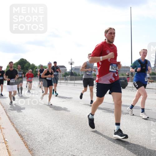 29.06.2025 - hella hamburg halbmarathon Lena Gebhardt http://msf.ph/oto/8347542 29.06.2025 10:13:40 Lombardsbrücke 5546, 4795, 7913, 1392, 17472, 12928, 5232, 1007, 1131, 1480, 1747, 1859, 2055, 2359, 2721, 2904, 2961, 2987, 3218, 3360, 3728, 3729, 4001, 4187, 4795, 4950, 5232, 5546, 5631, 5719, 6026, 6489, 6710, 6717, 6724, 7346, 7446, 7447, 7460, 7462, 7913, 8279, 8673, 8913, 9128, 9527, 9612, 9631, 10442, 10443, 10977, 11441, 12313, 12492, 12797, 12928, 12929, 13331, 13928, 15085, 15482, 15663, 15721, 15722, 15922, 16491, 17472, 17474, 17985, 17988, 18222, 18231, 18732 meine-sportfotos.de