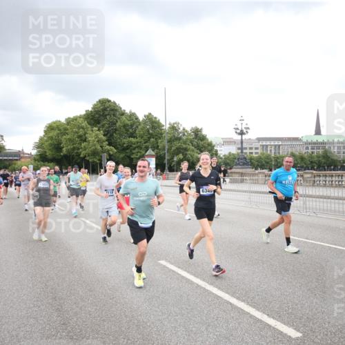 29.06.2025 - hella hamburg halbmarathon Jannik Wohlers http://msf.ph/oto/8347545 29.06.2025 10:56:23 Lombardsbrücke 2887, 2932, 2991, 3348, 3387, 3418, 3438, 3516, 3517, 3614, 4094, 4118, 5589, 5911, 5944, 6348, 6349, 7381, 8150, 8197, 8939, 8943, 9172, 9210, 9402, 9404, 9517, 9902, 9905, 9910, 10138, 10309, 10450, 10571, 10632, 10936, 11047, 11089, 11204, 12328, 12345, 12354, 12993, 13108, 13273, 13671, 13801, 13834, 14117, 14472, 14711, 14746, 15215, 15630, 15748, 15823, 18197 meine-sportfotos.de