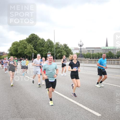 29.06.2025 - hella hamburg halbmarathon Jannik Wohlers http://msf.ph/oto/8347568 29.06.2025 10:56:23 Lombardsbrücke 2887, 2932, 2991, 3348, 3387, 3418, 3438, 3516, 3517, 3614, 4094, 4118, 5589, 5911, 5944, 6348, 6349, 7381, 8150, 8197, 8939, 8943, 9172, 9210, 9402, 9404, 9517, 9902, 9905, 9910, 10138, 10309, 10450, 10571, 10632, 10936, 11047, 11089, 11204, 12328, 12345, 12354, 12993, 13108, 13273, 13671, 13801, 13834, 14117, 14472, 14711, 14746, 15215, 15630, 15748, 15823, 18197 meine-sportfotos.de