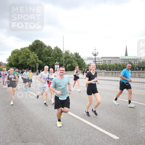 29.06.2025 - hella hamburg halbmarathon Jannik Wohlers http://msf.ph/oto/8347577 29.06.2025 10:56:23 Lombardsbrücke 2887, 2932, 2991, 3348, 3387, 3418, 3438, 3516, 3517, 3614, 4094, 4118, 5589, 5911, 5944, 6348, 6349, 7381, 8150, 8197, 8939, 8943, 9172, 9210, 9402, 9404, 9517, 9902, 9905, 9910, 10138, 10309, 10450, 10571, 10632, 10936, 11047, 11089, 11204, 12328, 12345, 12354, 12993, 13108, 13273, 13671, 13801, 13834, 14117, 14472, 14711, 14746, 15215, 15630, 15748, 15823, 18197 meine-sportfotos.de