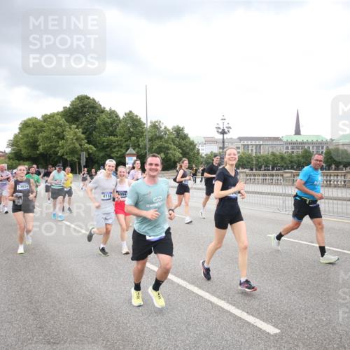 29.06.2025 - hella hamburg halbmarathon Jannik Wohlers http://msf.ph/oto/8347598 29.06.2025 10:56:23 Lombardsbrücke 2887, 2932, 2991, 3348, 3387, 3418, 3438, 3516, 3517, 3614, 4094, 4118, 5589, 5911, 5944, 6348, 6349, 7381, 8150, 8197, 8939, 8943, 9172, 9210, 9402, 9404, 9517, 9902, 9905, 9910, 10138, 10309, 10450, 10571, 10632, 10936, 11047, 11089, 11204, 12328, 12345, 12354, 12993, 13108, 13273, 13671, 13801, 13834, 14117, 14472, 14711, 14746, 15215, 15630, 15748, 15823, 18197 meine-sportfotos.de