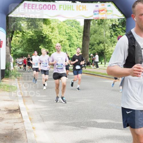 29.06.2025 - hella hamburg halbmarathon MichiJ http://msf.ph/oto/8347642 29.06.2025 10:40:46 Zwischen KM18-KM19 1267, 2058, 2771, 5077, 6723, 7509, 8335, 10263, 10549, 10724, 11009, 11333, 11689, 12607, 12910, 13297, 14239, 15061, 15497, 15879, 16467, 18418, 18666 meine-sportfotos.de