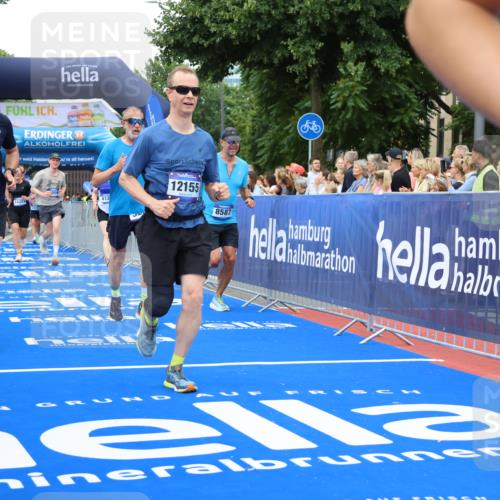 29.06.2025 - hella hamburg halbmarathon Strokosch-Dieckow http://msf.ph/oto/8347649 29.06.2025 10:53:01 Ziel 2208, 3059, 3258, 3334, 4121, 4770, 5907, 7509, 7864, 8139, 8587, 9093, 9537, 12155, 12367, 12519, 12910, 14323, 14791, 15430, 18590, 18720, 19208 meine-sportfotos.de