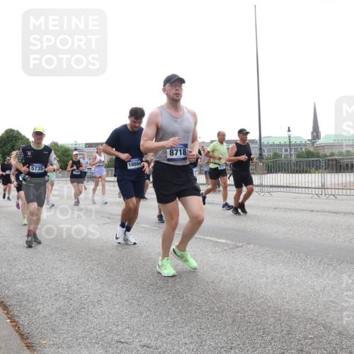 29.06.2025 - hella hamburg halbmarathon Lena Gebhardt http://msf.ph/oto/8347661 29.06.2025 10:38:32 Lombardsbrücke 16174, 7371, 5735, 18864, 8718, 56, 1196, 1394, 1457, 1596, 1721, 1742, 1791, 1901, 1966, 2113, 2151, 2498, 2576, 2660, 2693, 2786, 3010, 3094, 3095, 3216, 3242, 3286, 3323, 3338, 3635, 3636, 3716, 3726, 3777, 3841, 3927, 4028, 4139, 4155, 4159, 4259, 4260, 4316, 4414, 4883, 5085, 5089, 5155, 5300, 5617, 5684, 5713, 5735, 5913, 6199, 6200, 6695, 6696, 6751, 6875, 6930, 7117, 7118, 7148, 7165, 7263, 7371, 7552, 7561, 7692, 7849, 7868, 7914, 8367 meine-sportfotos.de