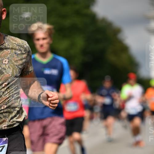 29.06.2025 - hella hamburg halbmarathon Dr. Thomas Lammeyer http://msf.ph/oto/8347663 29.06.2025 10:18:21 Kennedybrücke 1071, 1131, 1406, 1480, 2990, 3020, 3025, 3154, 3728, 3756, 3834, 3939, 5191, 5546, 5670, 6028, 6083, 6366, 6717, 7209, 7442, 7802, 7840, 7991, 8001, 8055, 8147, 8409, 9173, 9663, 9845, 10224, 10610, 10977, 11355 meine-sportfotos.de