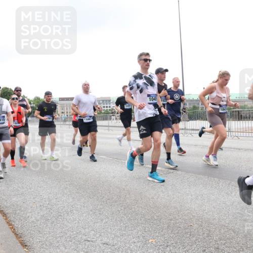 29.06.2025 - hella hamburg halbmarathon Lena Gebhardt http://msf.ph/oto/8347751 29.06.2025 10:47:52 Lombardsbrücke 11802, 18415, 991, 166, 19062, 2491, 1045, 1923, 1847, 1045, 1174, 1175, 1246, 1392, 1434, 1618, 1639, 1701, 1926, 2148, 2163, 2197, 2407, 2491, 2545, 2650, 2704, 2790, 2882, 2994, 3049, 3339, 3468, 4037, 4327, 4423, 4856, 4974, 4975, 5621, 5622, 5886, 5895, 6255, 6256, 7240, 7393, 7394, 7403, 7427, 7916, 7970, 8077, 8270, 8310, 8521, 8550, 8774, 9356, 9687, 9696, 9697, 10658, 10777, 10794, 10991, 11351, 11458, 11548, 11730, 11738, 11781, 11802, 11909, 12431 meine-sportfotos.de