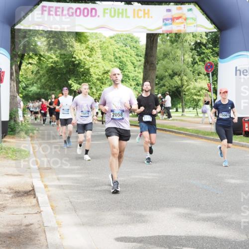 29.06.2025 - hella hamburg halbmarathon MichiJ http://msf.ph/oto/8347772 29.06.2025 10:40:46 Zwischen KM18-KM19 1267, 2058, 2771, 5077, 6723, 7509, 8335, 10263, 10549, 10724, 11009, 11333, 11689, 12607, 12910, 13297, 14239, 15061, 15497, 15879, 16467, 18418, 18666 meine-sportfotos.de