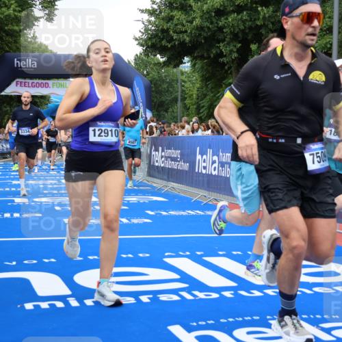 29.06.2025 - hella hamburg halbmarathon Strokosch-Dieckow http://msf.ph/oto/8347778 29.06.2025 10:53:00 Ziel 2099, 2208, 3059, 3258, 3334, 4121, 4770, 5907, 7509, 7864, 8139, 8587, 9093, 9537, 10724, 12155, 12367, 12519, 12910, 14323, 14791, 15430, 18590, 18720, 19208 meine-sportfotos.de