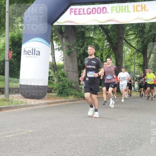 29.06.2025 - hella hamburg halbmarathon KatJ http://msf.ph/oto/8347785 29.06.2025 10:50:04 Zwischen KM18-KM19 1427, 1464, 2683, 7243 meine-sportfotos.de