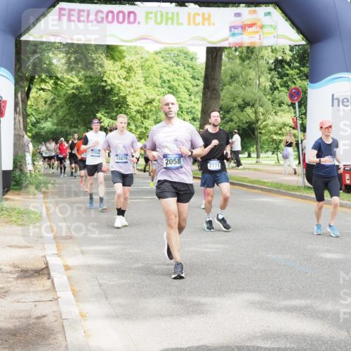 29.06.2025 - hella hamburg halbmarathon MichiJ http://msf.ph/oto/8347817 29.06.2025 10:40:46 Zwischen KM18-KM19 1267, 2058, 2771, 5077, 6723, 7509, 8335, 10263, 10549, 10724, 11009, 11333, 11689, 12607, 12910, 13297, 14239, 15061, 15497, 15879, 16467, 18418, 18666 meine-sportfotos.de