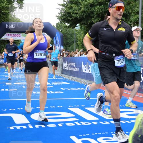 29.06.2025 - hella hamburg halbmarathon Strokosch-Dieckow http://msf.ph/oto/8347828 29.06.2025 10:53:00 Ziel 2099, 2208, 3059, 3258, 3334, 4121, 4770, 5907, 7509, 7864, 8139, 8587, 9093, 9537, 10724, 12155, 12367, 12519, 12910, 14323, 14791, 15430, 18590, 18720, 19208 meine-sportfotos.de