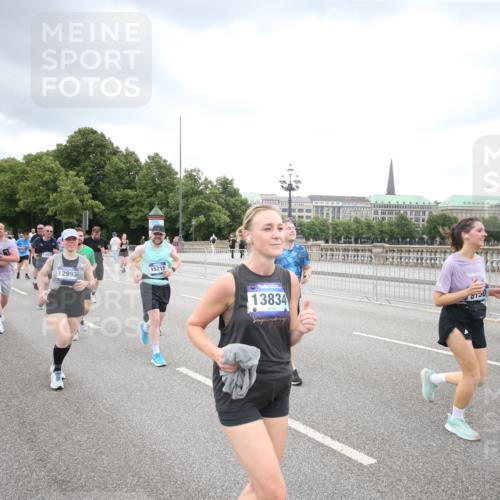 29.06.2025 - hella hamburg halbmarathon Jannik Wohlers http://msf.ph/oto/8347856 29.06.2025 10:56:25 Lombardsbrücke 1207, 2887, 2932, 2991, 3348, 3387, 3418, 3516, 3517, 3614, 4094, 4118, 5589, 5911, 5944, 6284, 6348, 6349, 7381, 7416, 7417, 8150, 8197, 8939, 8943, 9172, 9210, 9402, 9404, 9517, 9902, 9905, 9910, 10016, 10138, 10309, 10450, 10571, 10632, 10936, 11047, 11089, 11204, 12328, 12345, 12354, 12828, 12993, 13108, 13273, 13276, 13671, 13801, 13834, 14117, 14472, 14711, 14746, 15215, 15630, 15748, 15823 meine-sportfotos.de