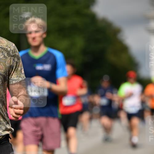 29.06.2025 - hella hamburg halbmarathon Dr. Thomas Lammeyer http://msf.ph/oto/8347869 29.06.2025 10:18:21 Kennedybrücke 1071, 1131, 1406, 1480, 2990, 3020, 3025, 3154, 3728, 3756, 3834, 3939, 5191, 5546, 5670, 6028, 6083, 6366, 6717, 7209, 7442, 7802, 7840, 7991, 8001, 8055, 8147, 8409, 9173, 9663, 9845, 10224, 10610, 10977, 11355 meine-sportfotos.de