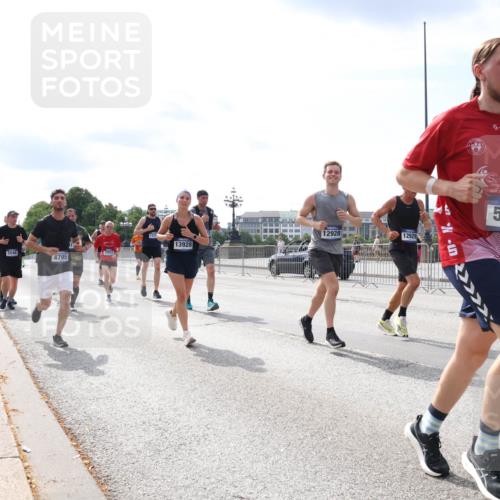 29.06.2025 - hella hamburg halbmarathon Lena Gebhardt http://msf.ph/oto/8347878 29.06.2025 10:13:40 Lombardsbrücke 12928, 13928, 5546, 2904, 4795, 12929, 5232, 1007, 1131, 1480, 1747, 1859, 2055, 2359, 2721, 2904, 2961, 2987, 3218, 3360, 3728, 3729, 4001, 4187, 4795, 4950, 5232, 5546, 5631, 5719, 6026, 6489, 6710, 6717, 6724, 7346, 7446, 7447, 7460, 7462, 7913, 8279, 8673, 8913, 9128, 9527, 9612, 9631, 10442, 10443, 10977, 11441, 12313, 12492, 12797, 12928, 12929, 13331, 13928, 15085, 15482, 15663, 15721, 15722, 15922, 16491, 17472, 17474, 17985, 17988, 18222, 18231, 18732 meine-sportfotos.de