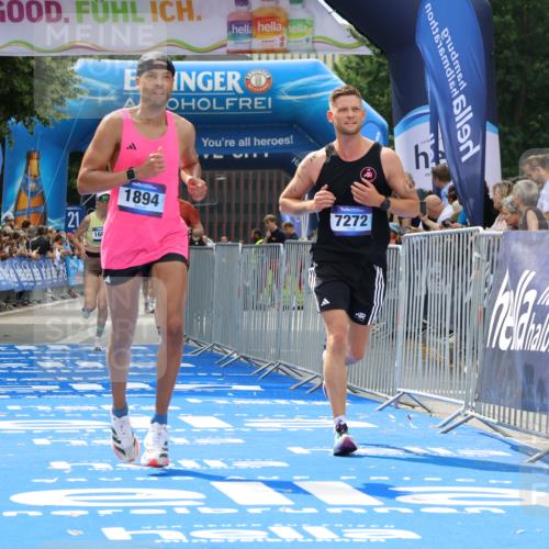 29.06.2025 - hella hamburg halbmarathon Strokosch-Dieckow http://msf.ph/oto/8347885 29.06.2025 10:32:13 Ziel 1894, 7272, 10876, 15826, 16065, 16736 meine-sportfotos.de