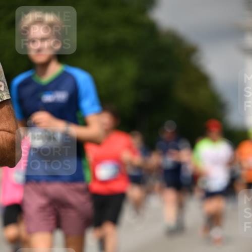 29.06.2025 - hella hamburg halbmarathon Dr. Thomas Lammeyer http://msf.ph/oto/8347909 29.06.2025 10:18:22 Kennedybrücke 1071, 1131, 1406, 1480, 2990, 3020, 3025, 3154, 3728, 3756, 3834, 3939, 5191, 5546, 5670, 6028, 6083, 6366, 6717, 7209, 7442, 7802, 7840, 7991, 8001, 8055, 8147, 8409, 9173, 9663, 9845, 10224, 10610, 10977, 11355 meine-sportfotos.de
