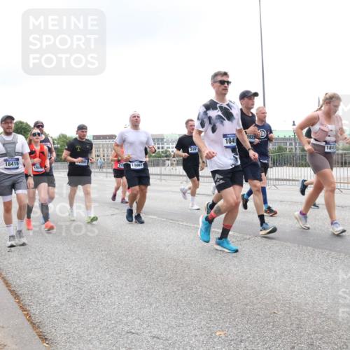 29.06.2025 - hella hamburg halbmarathon Lena Gebhardt http://msf.ph/oto/8347911 29.06.2025 10:47:52 Lombardsbrücke 11802, 18415, 991, 270, 19062, 166, 1045, 1923, 2491, 18474, 60, 1045, 1174, 1175, 1246, 1392, 1434, 1618, 1639, 1701, 1926, 2148, 2163, 2197, 2407, 2491, 2545, 2650, 2704, 2790, 2882, 2994, 3049, 3339, 3468, 4037, 4327, 4423, 4856, 4974, 4975, 5621, 5622, 5886, 5895, 6255, 6256, 7240, 7393, 7394, 7403, 7427, 7916, 7970, 8077, 8270, 8310, 8521, 8550, 8774, 9356, 9687, 9696, 9697, 10658, 10777, 10794, 10991, 11351, 11458, 11548, 11730, 11738, 11781, 11802, 11909, 12431 meine-sportfotos.de