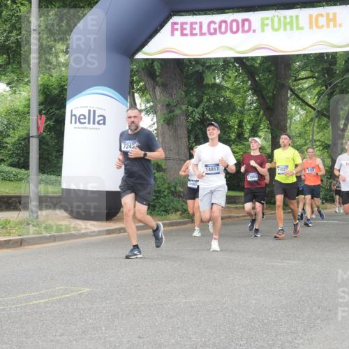 29.06.2025 - hella hamburg halbmarathon KatJ http://msf.ph/oto/8347948 29.06.2025 10:50:06 Zwischen KM18-KM19 1427, 7243 meine-sportfotos.de