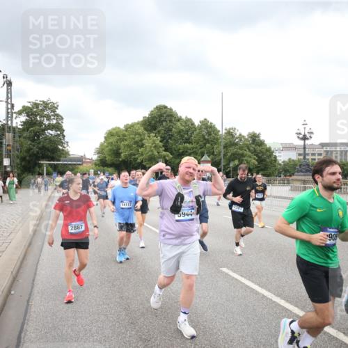 29.06.2025 - hella hamburg halbmarathon Jannik Wohlers http://msf.ph/oto/8347980 29.06.2025 10:56:27 Lombardsbrücke 1207, 2932, 3348, 3387, 3418, 3485, 3516, 3517, 4094, 4118, 4568, 4569, 5589, 5911, 5944, 6284, 6348, 6349, 7381, 7416, 7417, 8150, 8197, 9172, 9210, 9402, 9404, 9517, 9902, 9905, 10016, 10138, 10309, 10450, 10632, 11047, 12328, 12345, 12354, 12828, 12993, 13108, 13194, 13273, 13276, 13671, 13801, 13834, 14117, 14472, 14711, 15215, 15630, 15748, 15823 meine-sportfotos.de