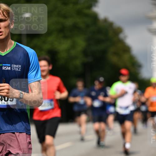 29.06.2025 - hella hamburg halbmarathon Dr. Thomas Lammeyer http://msf.ph/oto/8347987 29.06.2025 10:18:22 Kennedybrücke 1071, 1131, 1406, 1480, 2990, 3020, 3025, 3154, 3728, 3756, 3834, 3939, 5191, 5546, 5670, 6028, 6083, 6366, 6717, 7209, 7442, 7802, 7840, 7991, 8001, 8055, 8147, 8409, 9173, 9663, 9845, 10224, 10610, 10977, 11355 meine-sportfotos.de