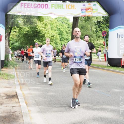 29.06.2025 - hella hamburg halbmarathon MichiJ http://msf.ph/oto/8347989 29.06.2025 10:40:46 Zwischen KM18-KM19 1267, 2058, 2771, 5077, 6723, 7509, 8335, 10263, 10549, 10724, 11009, 11333, 11689, 12607, 12910, 13297, 14239, 15061, 15497, 15879, 16467, 18418, 18666 meine-sportfotos.de