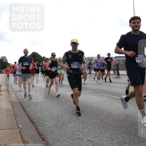 29.06.2025 - hella hamburg halbmarathon Lena Gebhardt http://msf.ph/oto/8348048 29.06.2025 10:38:33 Lombardsbrücke 1902, 16174, 5735, 5085, 3777, 17478, 188, 56, 1196, 1394, 1457, 1596, 1721, 1742, 1791, 1901, 1966, 2113, 2151, 2498, 2576, 2660, 2693, 3010, 3094, 3095, 3216, 3242, 3286, 3323, 3338, 3635, 3636, 3716, 3726, 3777, 3841, 3927, 4028, 4139, 4155, 4159, 4259, 4260, 4316, 4414, 4883, 5085, 5089, 5155, 5300, 5617, 5684, 5713, 5735, 5913, 6199, 6200, 6695, 6696, 6751, 6875, 6930, 7117, 7118, 7148, 7165, 7263, 7371, 7552, 7561, 7692, 7849, 7868, 7914, 8367 meine-sportfotos.de