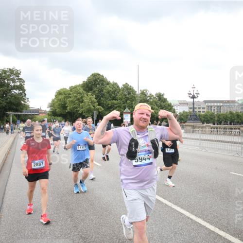 29.06.2025 - hella hamburg halbmarathon Jannik Wohlers http://msf.ph/oto/8348052 29.06.2025 10:56:27 Lombardsbrücke 1207, 2932, 3348, 3387, 3418, 3485, 3516, 3517, 4094, 4118, 4568, 4569, 5589, 5911, 5944, 6284, 6348, 6349, 7381, 7416, 7417, 8150, 8197, 9172, 9210, 9402, 9404, 9517, 9902, 9905, 10016, 10138, 10309, 10450, 10632, 11047, 12328, 12345, 12354, 12828, 12993, 13108, 13194, 13273, 13276, 13671, 13801, 13834, 14117, 14472, 14711, 15215, 15630, 15748, 15823 meine-sportfotos.de