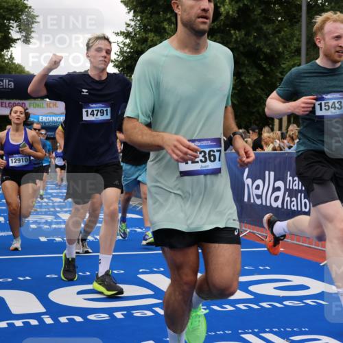 29.06.2025 - hella hamburg halbmarathon Strokosch-Dieckow http://msf.ph/oto/8348076 29.06.2025 10:52:59 Ziel 1258, 2099, 2208, 3059, 3258, 3334, 4121, 4557, 4558, 4770, 5907, 7509, 7864, 8139, 8587, 8720, 9093, 9537, 10724, 12155, 12367, 12519, 12910, 14323, 14791, 15430, 18590, 18720, 19208 meine-sportfotos.de