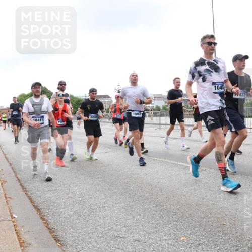 29.06.2025 - hella hamburg halbmarathon Lena Gebhardt http://msf.ph/oto/8348084 29.06.2025 10:47:52 Lombardsbrücke 11802, 10991, 2704, 18415, 166, 19062, 1045, 923, 1045, 1174, 1175, 1246, 1392, 1434, 1618, 1639, 1701, 1926, 2148, 2163, 2197, 2407, 2491, 2545, 2650, 2704, 2790, 2882, 2994, 3049, 3339, 3468, 4037, 4327, 4423, 4856, 4974, 4975, 5621, 5622, 5886, 5895, 6255, 6256, 7240, 7393, 7394, 7403, 7427, 7916, 7970, 8077, 8270, 8310, 8521, 8550, 8774, 9356, 9687, 9696, 9697, 10658, 10777, 10794, 10991, 11351, 11458, 11548, 11730, 11738, 11781, 11802, 11909, 12431 meine-sportfotos.de