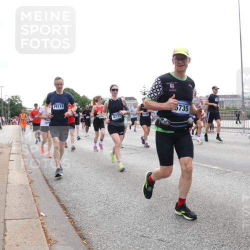 29.06.2025 - hella hamburg halbmarathon Lena Gebhardt http://msf.ph/oto/8348131 29.06.2025 10:38:33 Lombardsbrücke 1902, 16174, 3777, 5089, 5735, 38, 56, 1196, 1394, 1457, 1596, 1721, 1742, 1791, 1901, 1966, 2113, 2151, 2498, 2576, 2660, 2693, 3010, 3094, 3095, 3216, 3242, 3286, 3323, 3338, 3635, 3636, 3716, 3726, 3777, 3841, 3927, 4028, 4139, 4155, 4159, 4259, 4260, 4316, 4414, 4883, 5085, 5089, 5155, 5300, 5617, 5684, 5713, 5735, 5913, 6199, 6200, 6695, 6696, 6751, 6875, 6930, 7117, 7118, 7148, 7165, 7263, 7371, 7552, 7561, 7692, 7849, 7868, 7914, 8367 meine-sportfotos.de